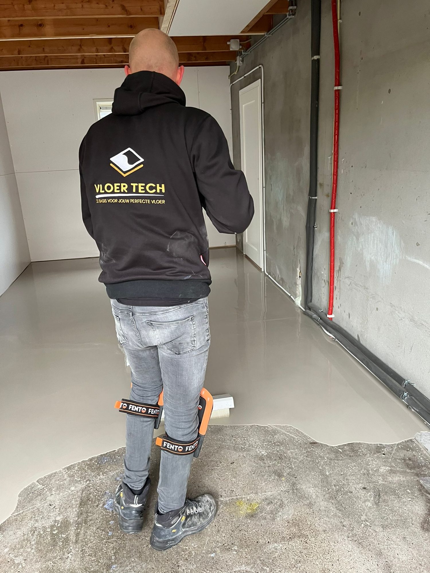 Het team van Vloer Tech aan het werk